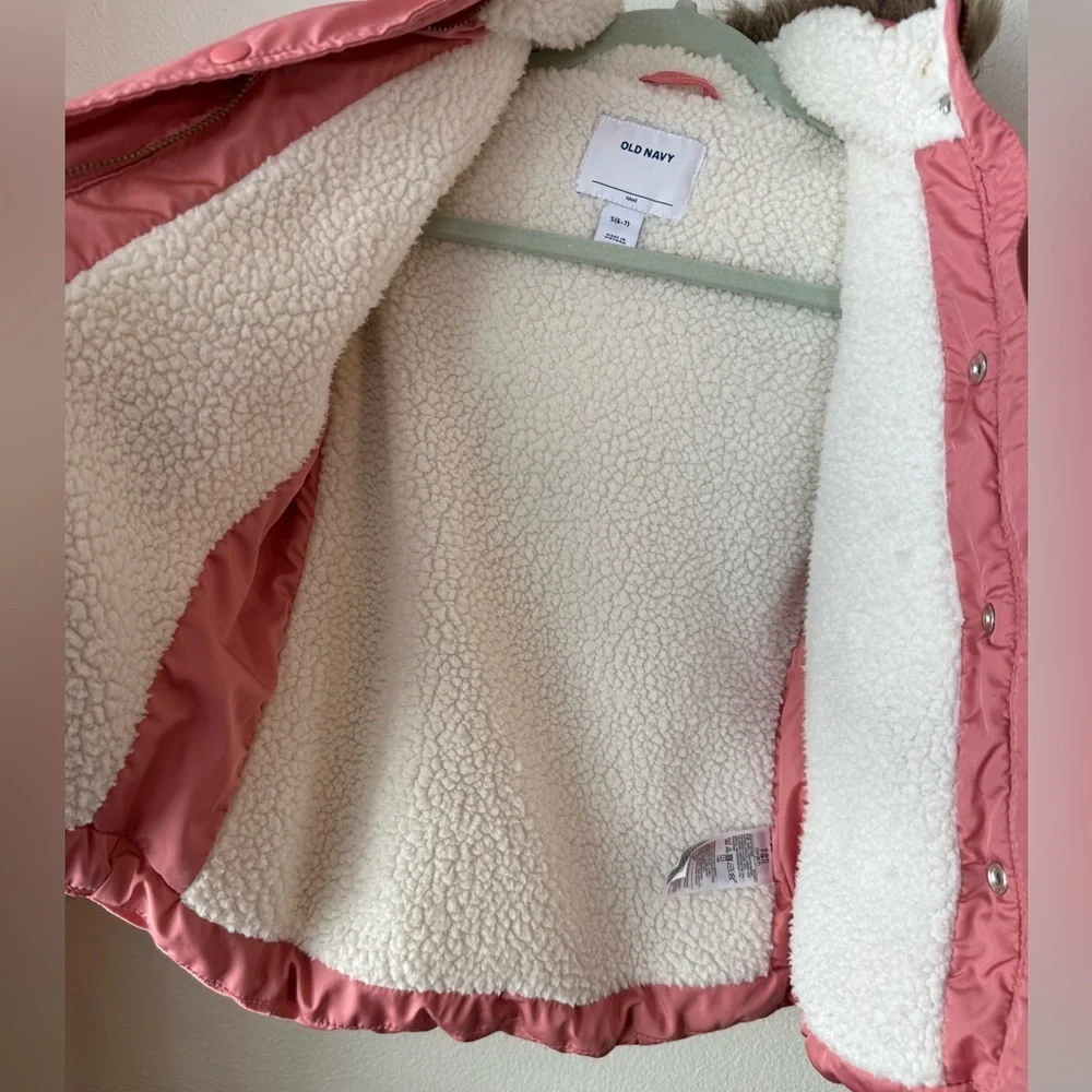 Girls Old Navy Pink Puffer Winter Jacket with Faux Fur Hood
